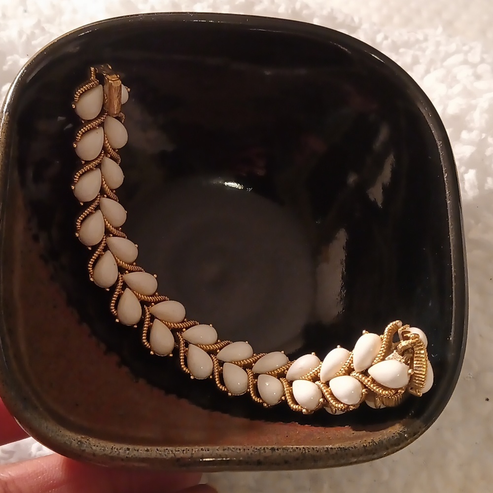 Trifari Bracelet - Picture 2 of 6